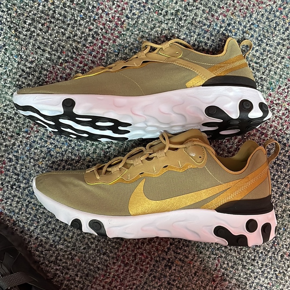 Nike - Picture 2 of 6